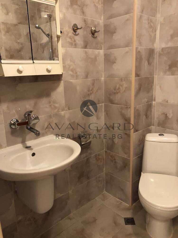 Продава се Тристаен апартамент в Пловдив, Кючук Париж - 110 кв.м за 2087 €/кв.м - Снимка #8