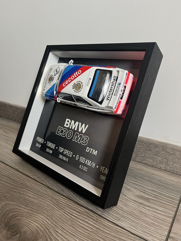 Shadowbox BMW E30 M3 DTM – Ramă cu machetă 1:24