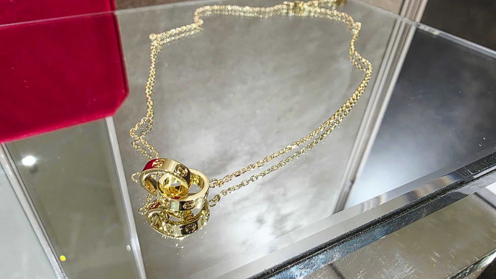 CARTIER Love Gold Pendant Дамско Колие