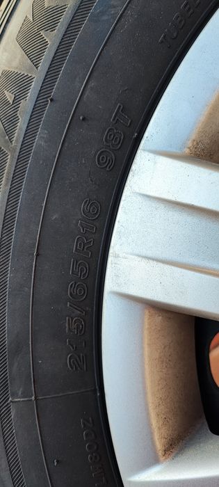 Jante tabla 16 VW Tiguan 215/65/ R16 98T + capace originale