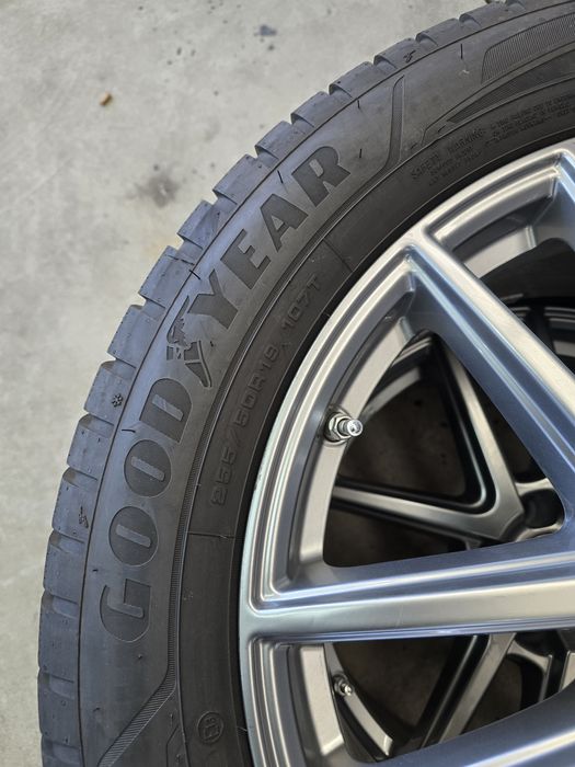 2 Броя 255/50/19 Goodyear 8,6mm 24dot