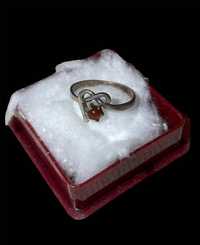 Сребърен пръстен сърце със естествен камък