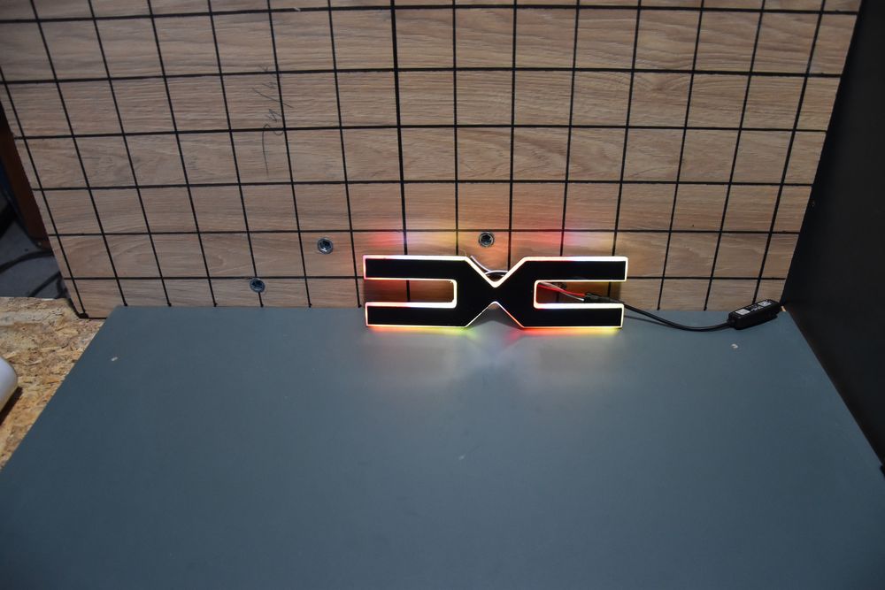 Sigla luminoasa multicolor