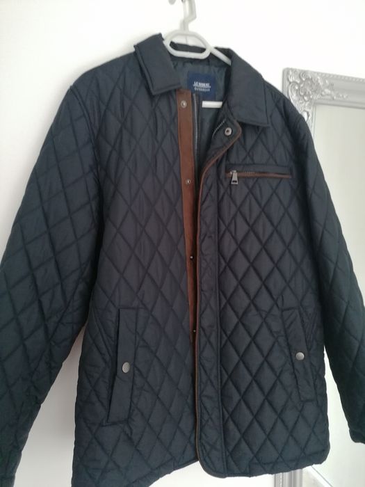 Vând geaca matlasata bărbați