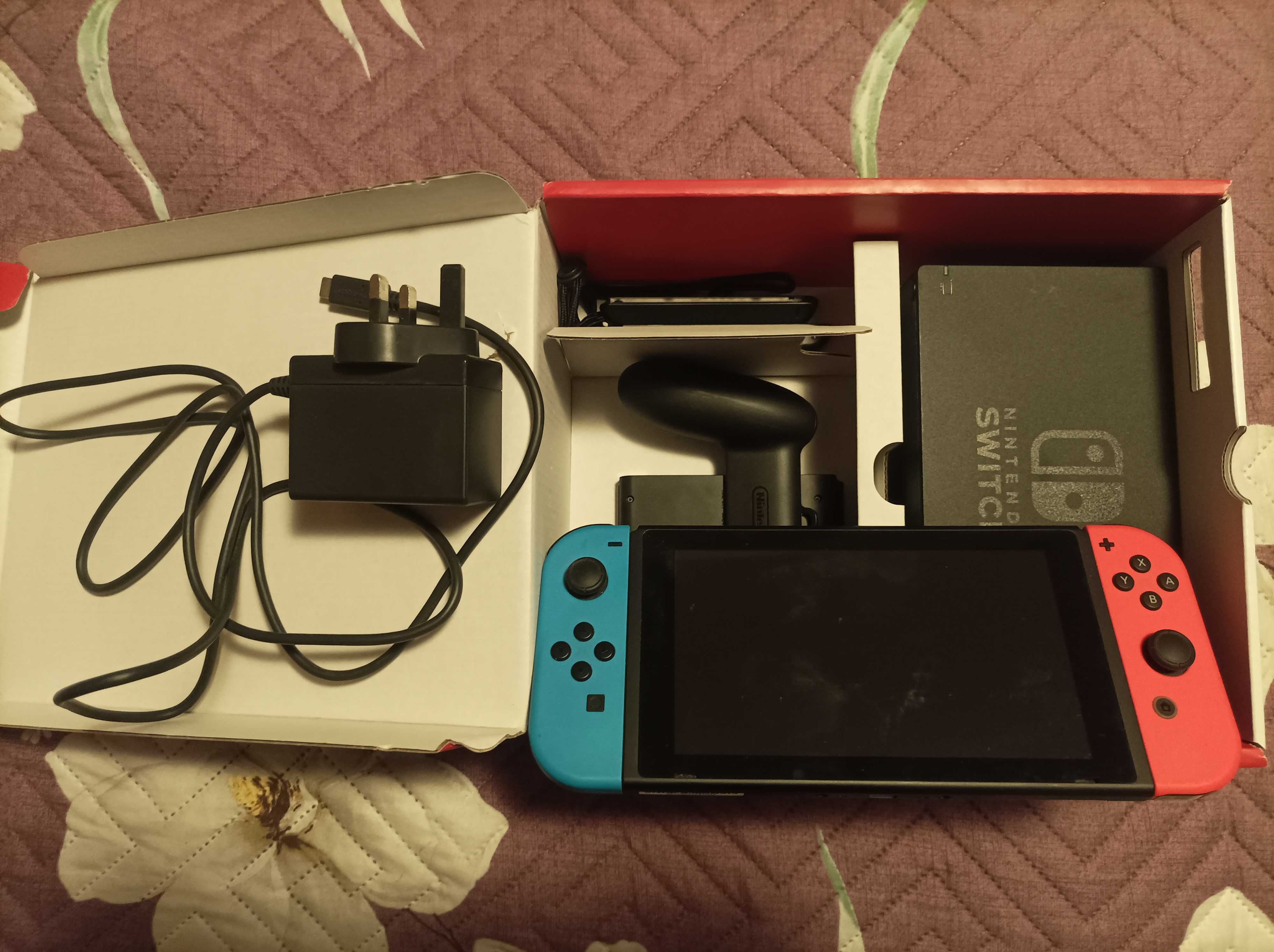 Nitendo switch aproape nou! +2 jocuri (Darksiders genesis si fifa 23)