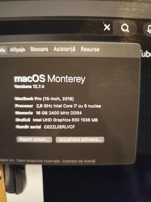 Macbook Pro 15(2019), 16 gRAm, 256 SSD.