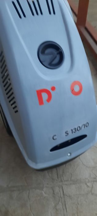 Машина за Почистване Измиване на Соларен Парк