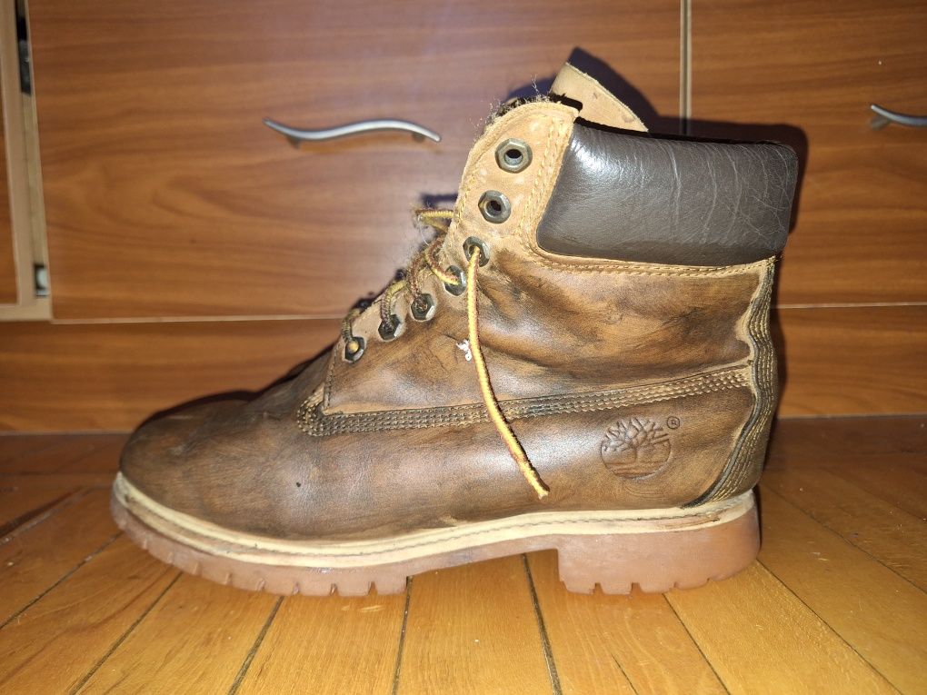 ghete piele Timberland 43 maro-70 lei