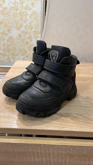 Продам детскую ботинку чистая кожа