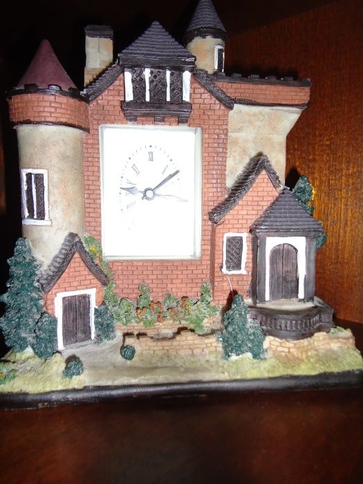 свещници .часовник,гоблени и пана за дома