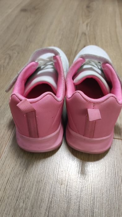 Маратонки за момиче