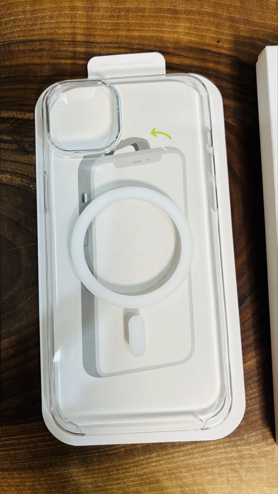 iPhone 15 & 15 Plus Apple MagSafe Clear Case