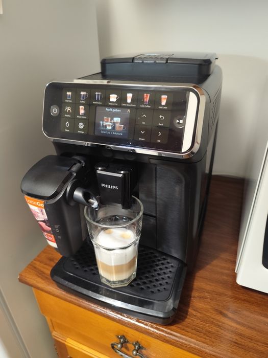 Aparat de cafea Philips 5500 ( espresso/ expresor)