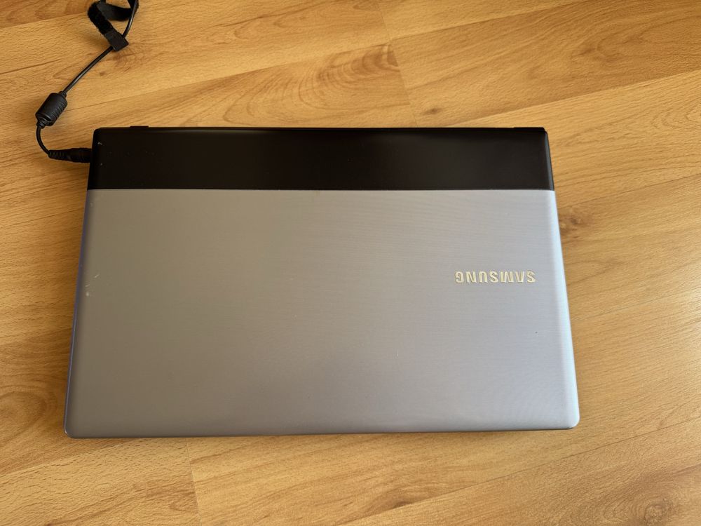 Лаптоп Samsung 300E5C – Core i3, 4GB RAM, 500GB HDD