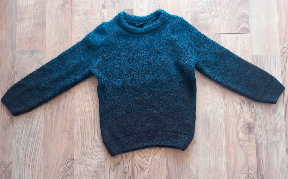 Лот от два топли зимни пуловера за момче- 5-6 години