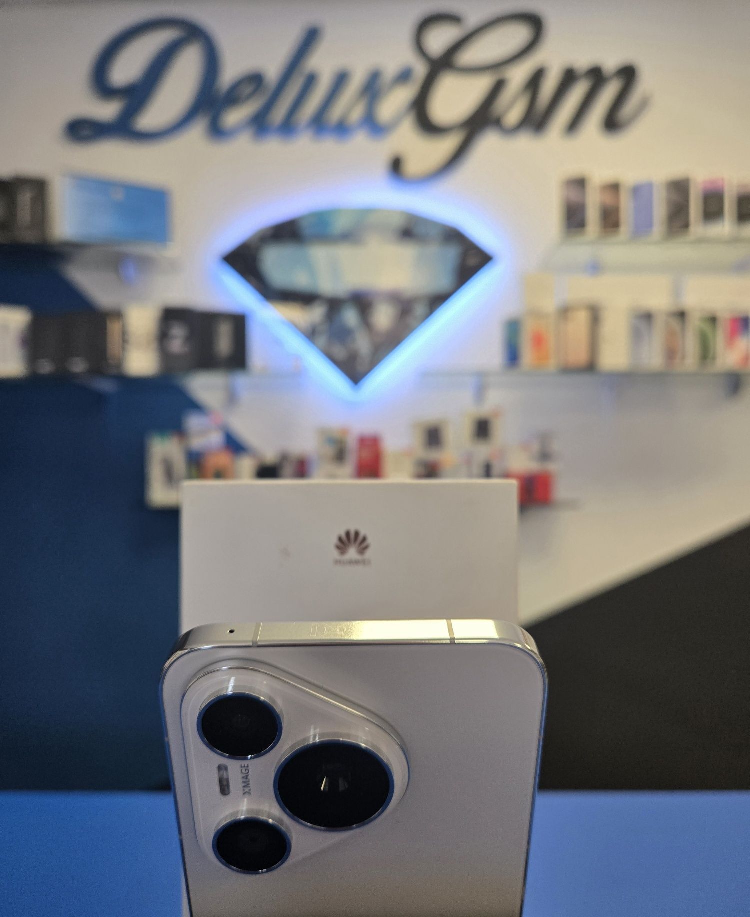 Huawei Pura 70 / White / DeluxGSM