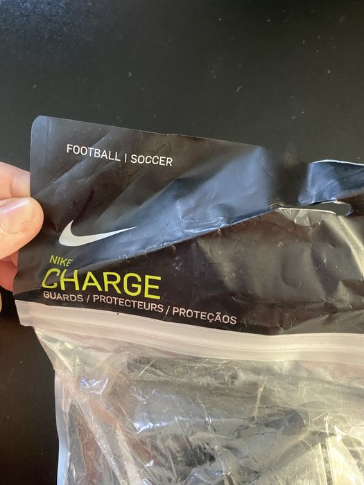 Protectii Nike fotbal L si XL