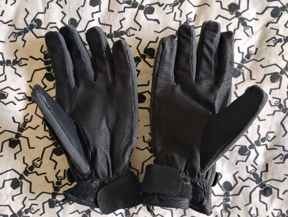 Зимна шапка ушанка Highlander и ръкавици "W+R")