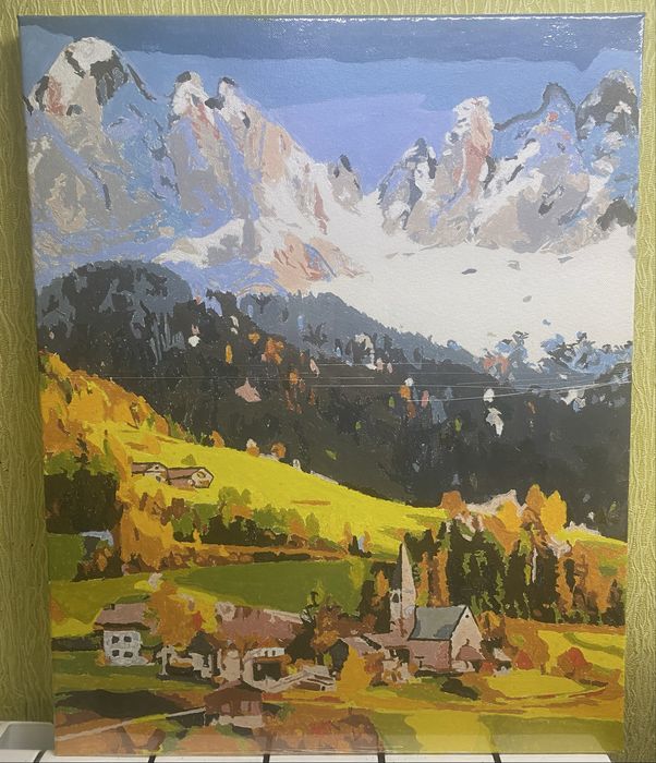 Картина большая сделана из красок