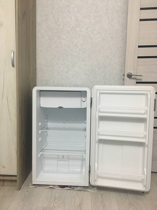 Продается холодильник Ava (93 л) в связи с переездом
Размеры: 49 х 44