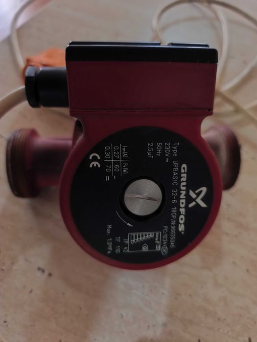 Pompă de recirculare Grundfos cu termostat de contact