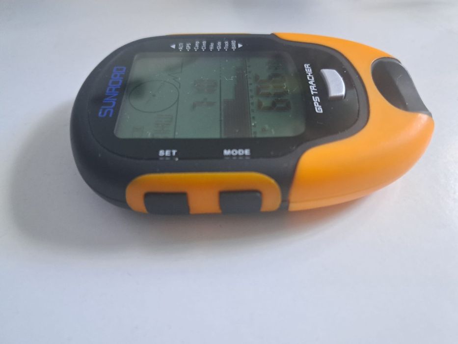 Dispozitiv multifunctional GPS, altimetru, busola digitala,