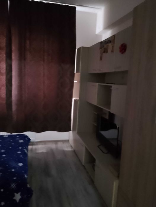 Închiriez apartament cu 2 camere