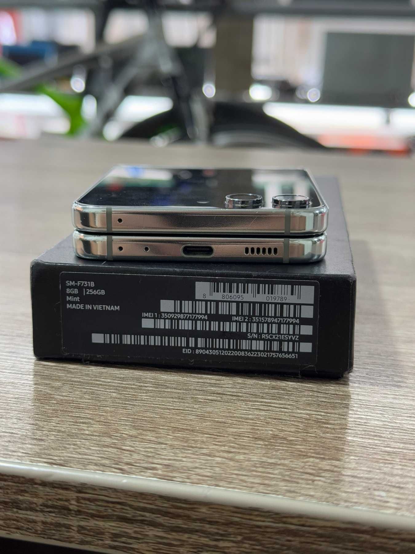Телефон Samsung Galaxy Z Flip 5 Mint 256/8GB