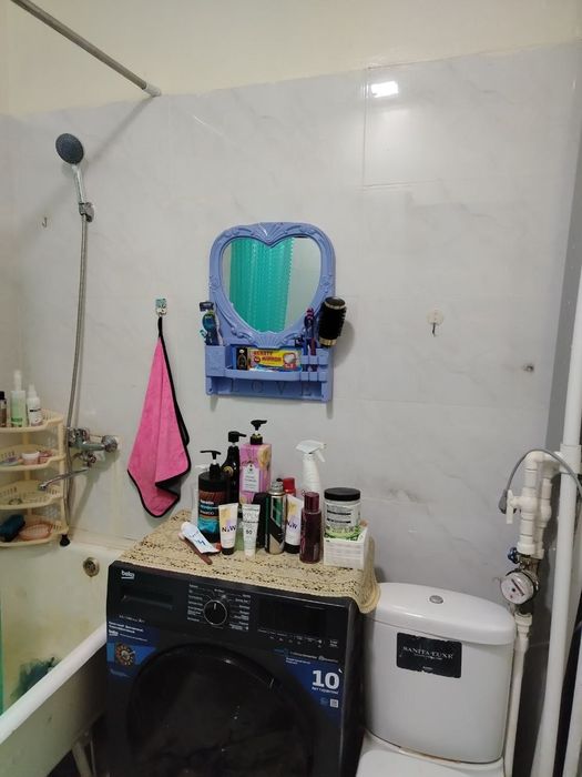 Продаётся 1 ком кв в чирчике 4 мкн 1 этаж не далеко от дороги