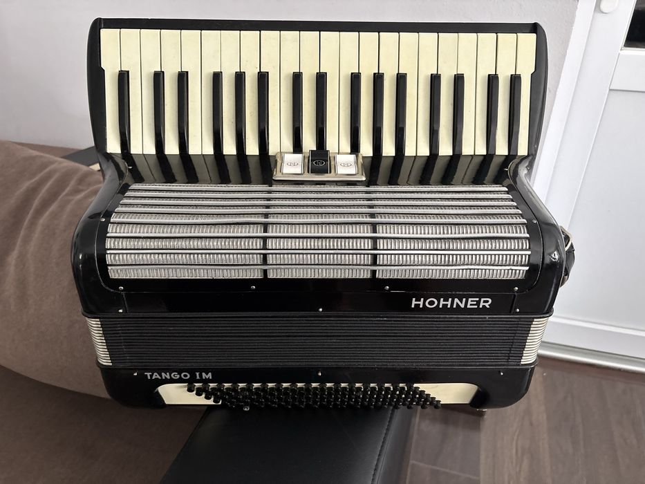 Acordeon Hohner Tango1M cu 96 de basi