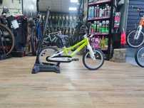 Bicicleta Woom 2 LIME in stoc la Est Bike Funky Sports