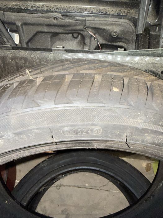 Vând două cauciucuri all season 225/40 r18 92y