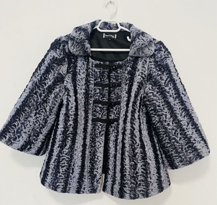 Haină damă-tip capă- nr. 40, model special tip blăniță.