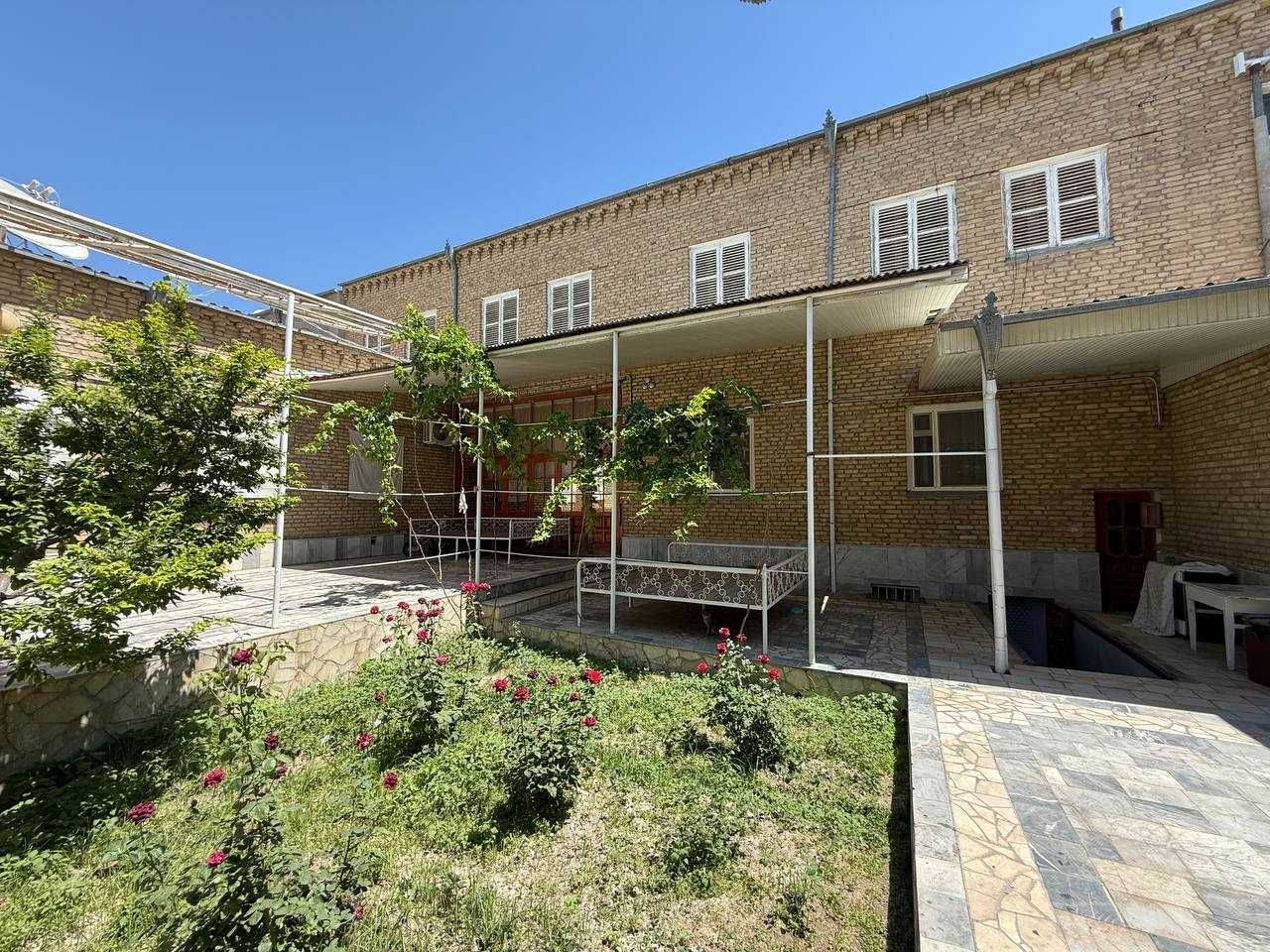 shahar markazidan tayyor 5 sotiqli hovli sotiladi