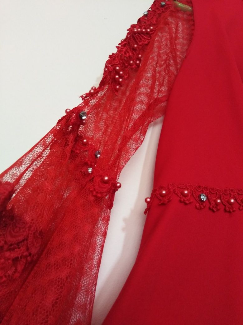 Rochie roșie elegantă