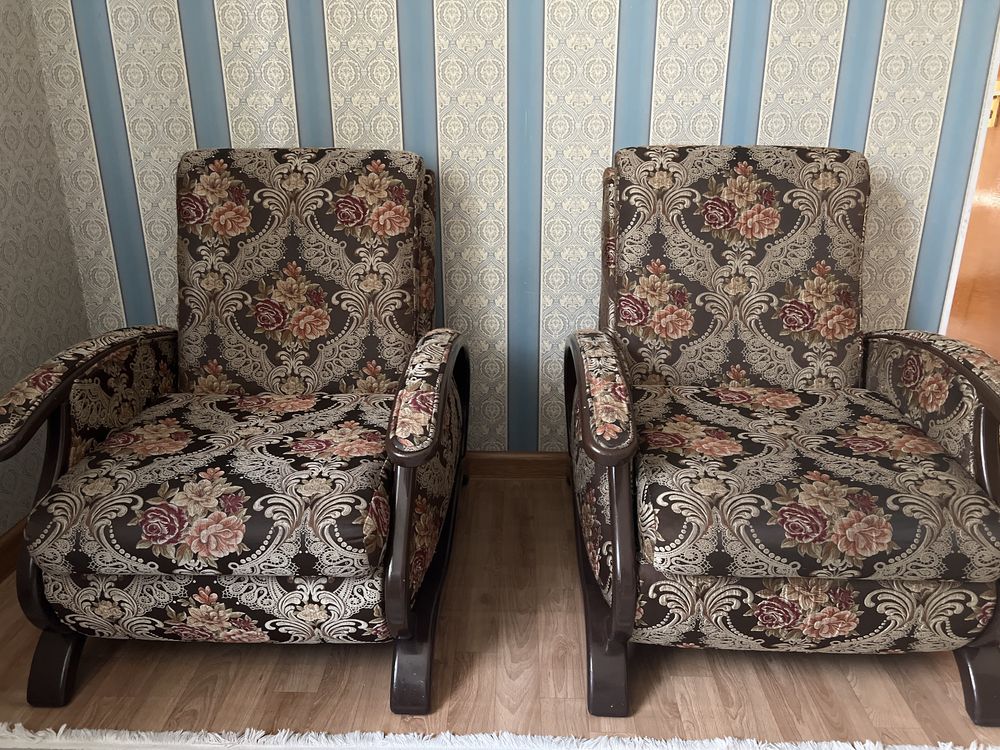 Продам Диван с креслом