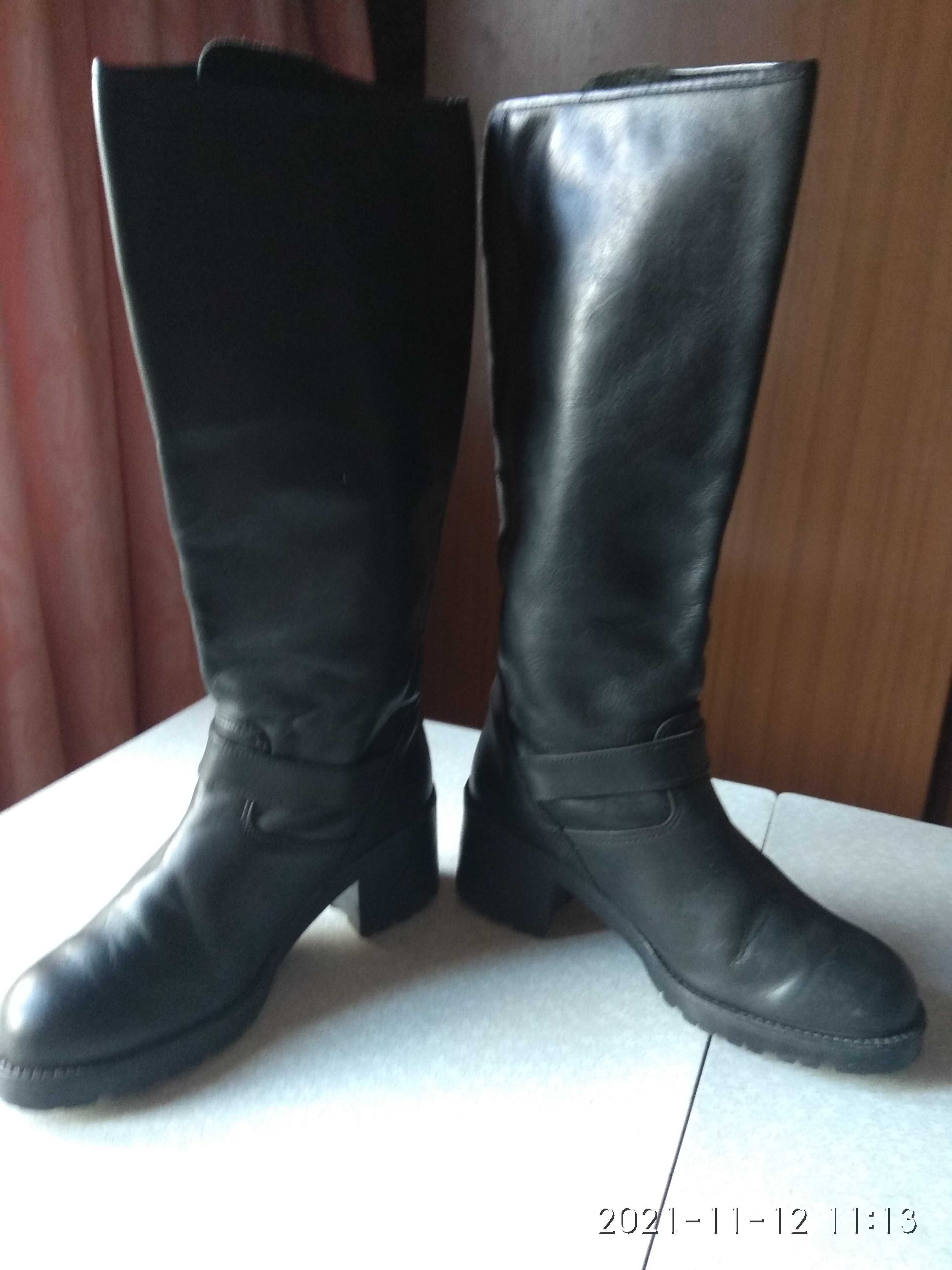 Новые кожаные сапоги, 36-37 размера. На тонкую ногу.