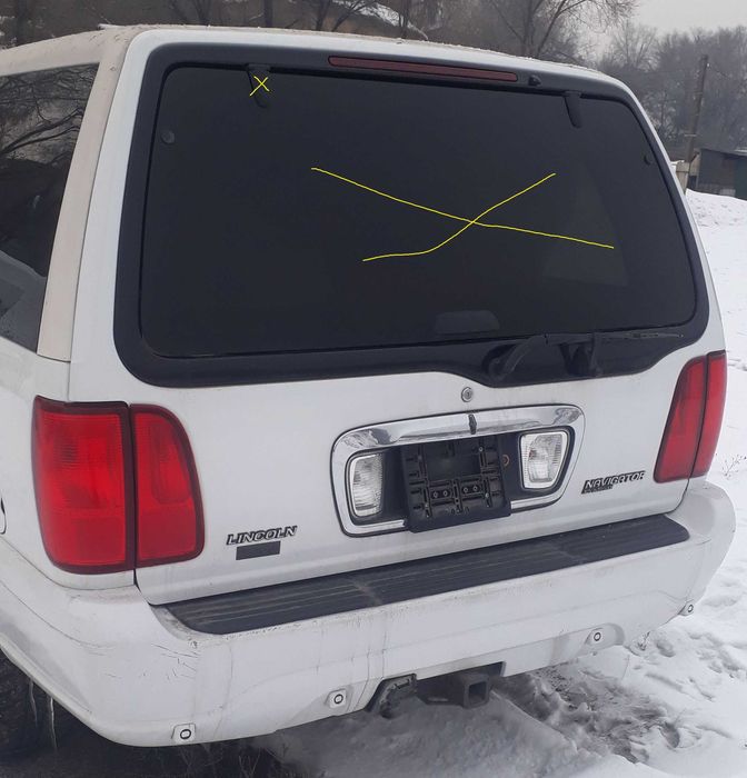 Линкольн Навигатор 2001год на разборе по запчастям фары крылья дверь