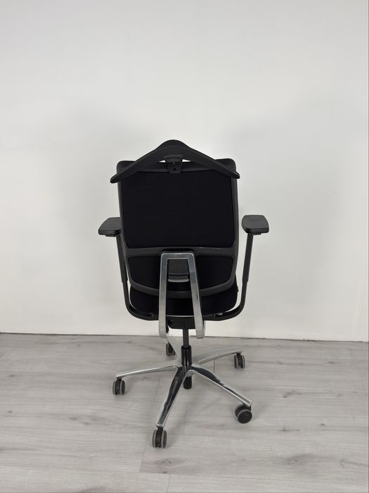 Sedus Swing Up SU-102 с пълна тапицерия черна  и много функции