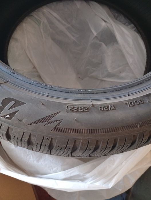 Vând cauciucuri 235/45/17