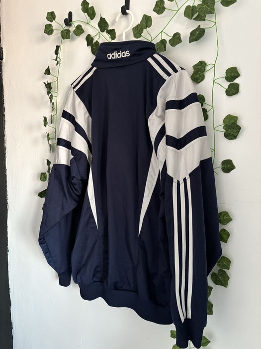 Addidas аке синьо.