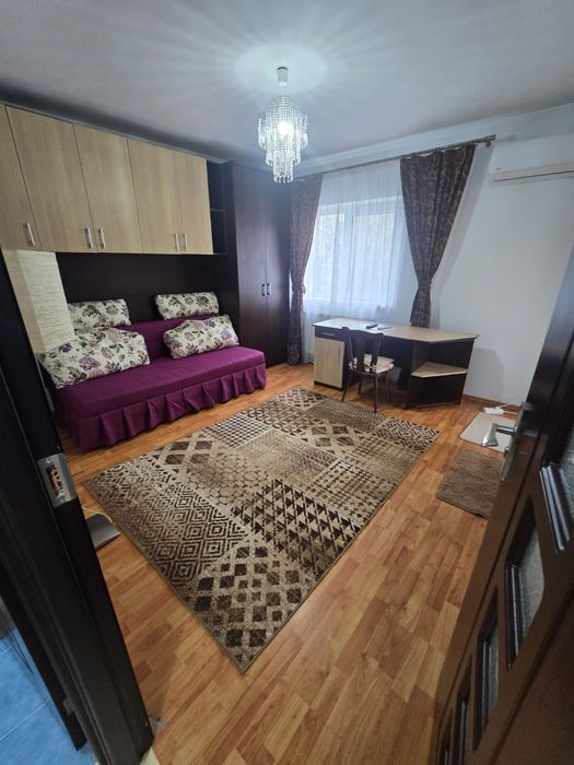 Inchiriez garsoniera Str.Nicolae Bălcesc,decomandată,utilată