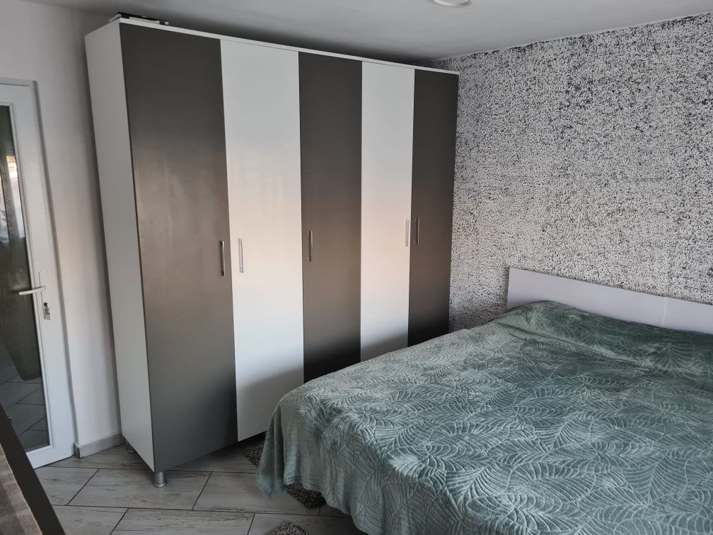 Apartament de vanzare calafat str cobuz parter
