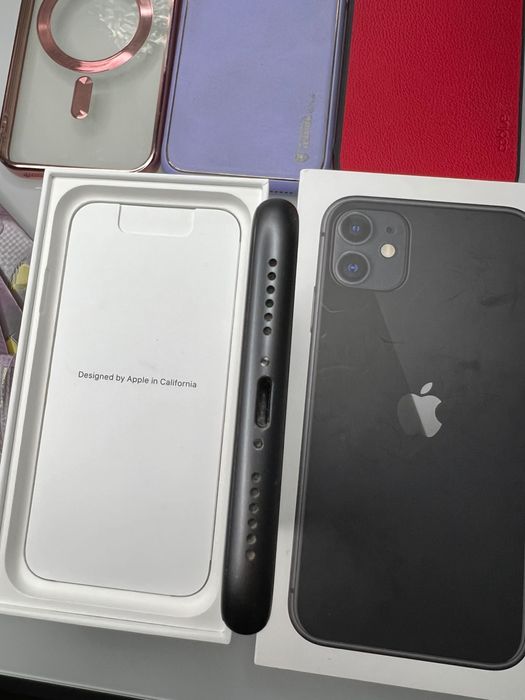 Iphone 11 , 128 GB + 2 протектора ,3 калъфа и слушалки