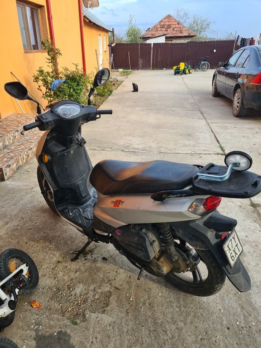 Scuter Peugeot Tweet