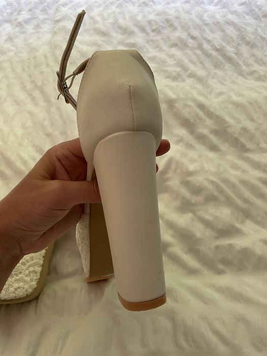 Sandale albe de mireasa cu platforma inalta marimea 37