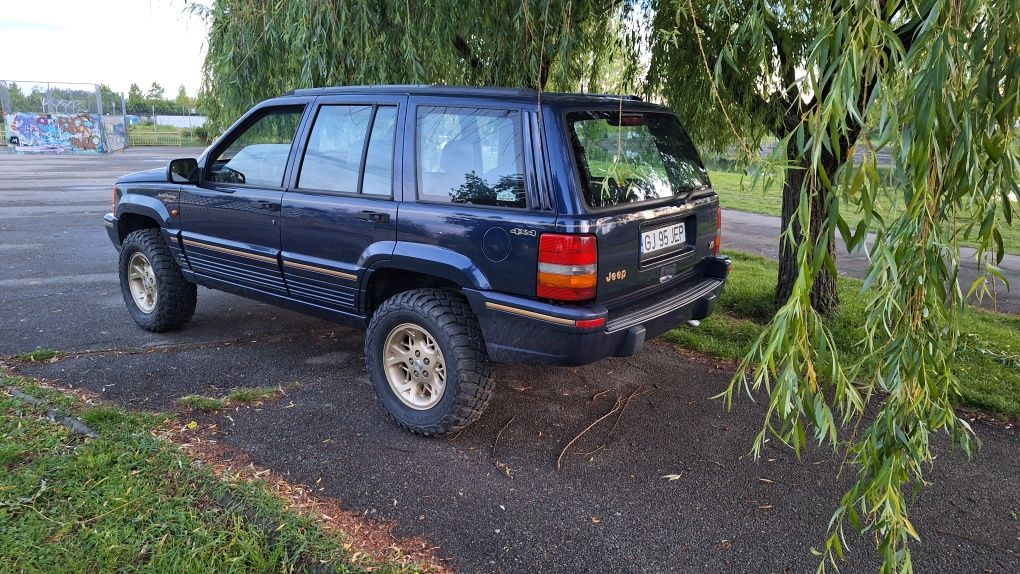 Jeep Grand Cherokee vehicul istoric