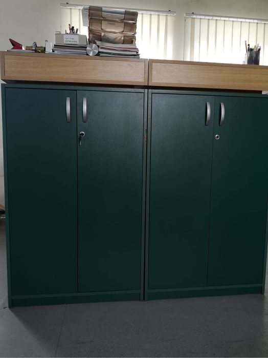 Vand mobila /dulapuri de birou