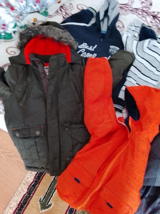 Vând lot haine baiat