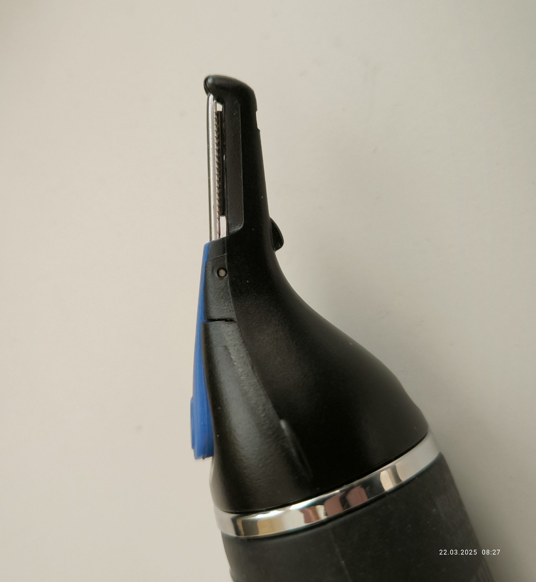 Тример за нос уши и детайли Remington